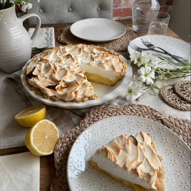 Guide explaining why microwave-safe dishes crack and how to prevent thermal shock for porcelain, ceramic, and stoneware dinnerware.