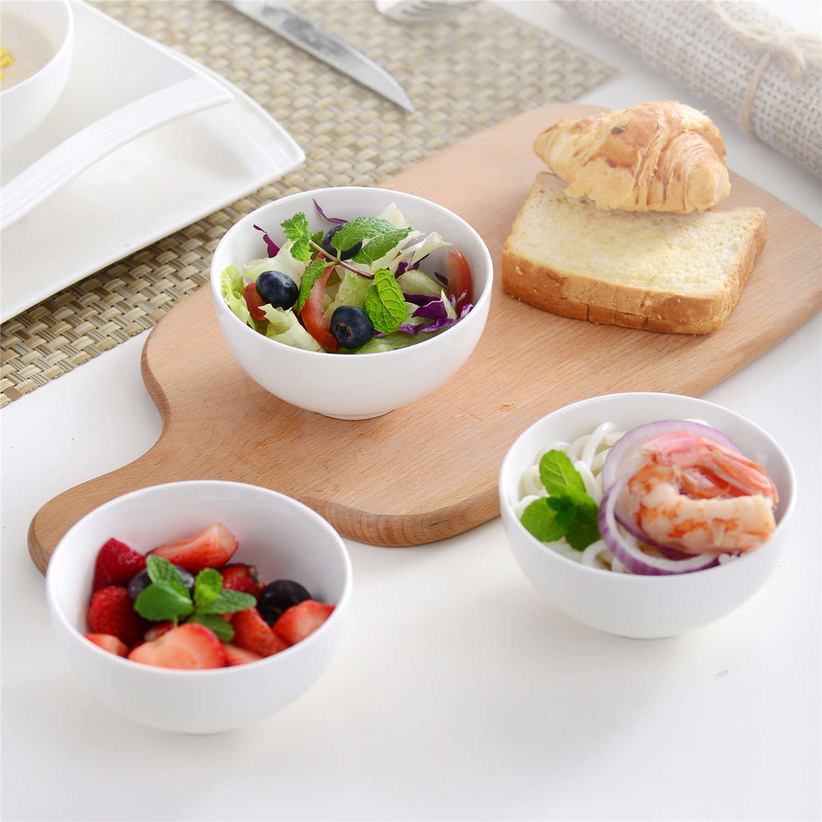 Elevate Your Table Setting with White Plates: Pros and Cons of Different Materials